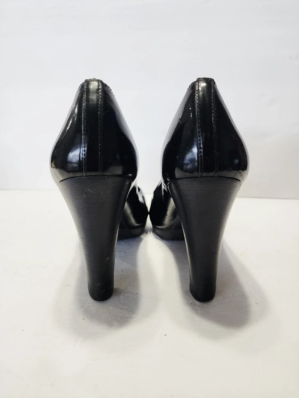 Tory Burch Black Patent Leather Heel with Gold Logo Medallion Size 7
